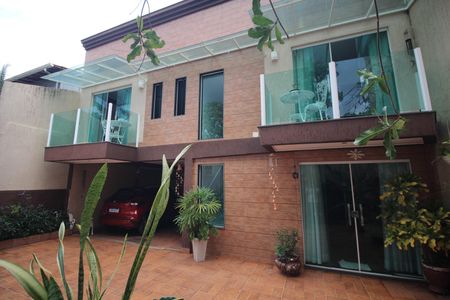 Casa à venda com 274m², 3 quartos e 6 vagasQuintal