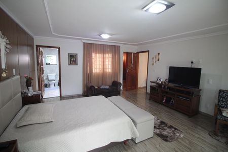 Casa à venda com 274m², 3 quartos e 6 vagasQuarto 1