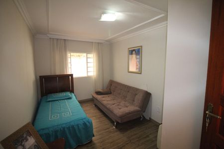 Casa à venda com 274m², 3 quartos e 6 vagasQuarto 2