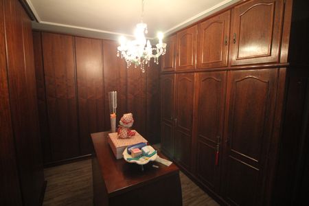 Casa à venda com 274m², 3 quartos e 6 vagasCloset Quarto 1