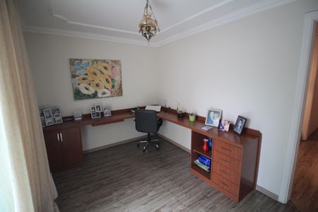 Casa à venda com 274m², 3 quartos e 6 vagasEscritório