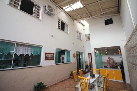 Casa à venda com 274m², 3 quartos e 6 vagasQuintal