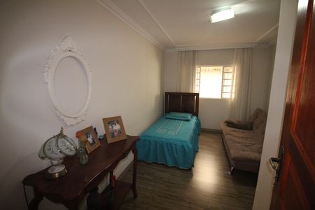 Casa à venda com 274m², 3 quartos e 6 vagasQuarto 2