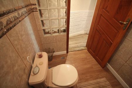 Casa à venda com 274m², 3 quartos e 6 vagasBanheiro 1