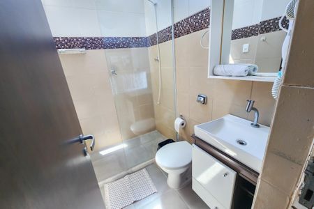 Banheiro  de apartamento à venda com 1 quarto, 32m² em Catete, Rio de Janeiro