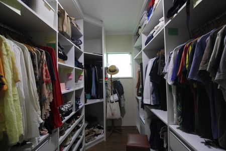 Casa de condomínio à venda com 250m², 3 quartos e 2 vagasSuíte - Closet