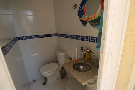 Casa de condomínio à venda com 250m², 3 quartos e 2 vagasQuintal - Banheiro