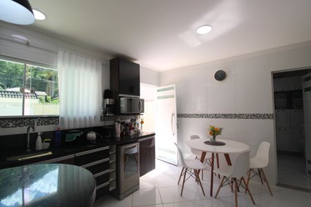 Casa de condomínio à venda com 250m², 3 quartos e 2 vagasCozinha