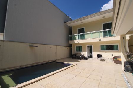 Casa de condomínio à venda com 250m², 3 quartos e 2 vagasQuintal