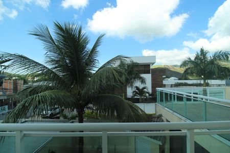 Casa de condomínio à venda com 250m², 3 quartos e 2 vagasSegundo andar - Varanda