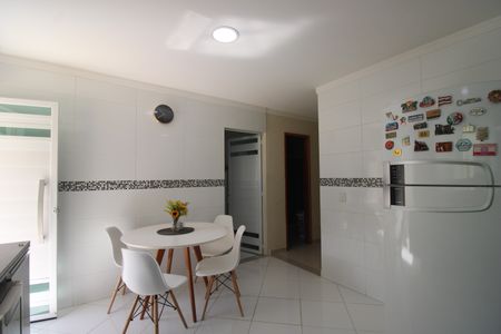 Casa de condomínio à venda com 250m², 3 quartos e 2 vagasCozinha