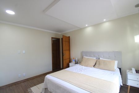 Casa de condomínio à venda com 250m², 3 quartos e 2 vagasSuíte