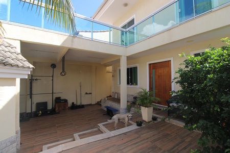 Casa de condomínio à venda com 250m², 3 quartos e 2 vagasFundos