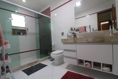 Casa de condomínio à venda com 250m², 3 quartos e 2 vagasBanheiro da suíte