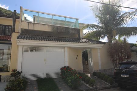 Casa de condomínio à venda com 250m², 3 quartos e 2 vagasFrente da casa 2