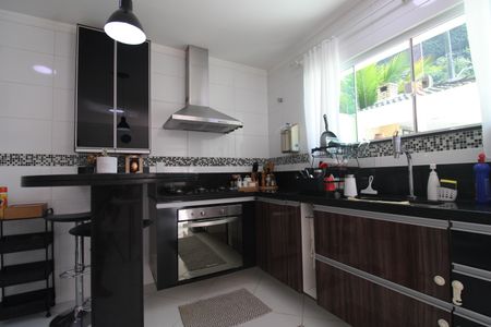 Casa de condomínio à venda com 250m², 3 quartos e 2 vagasCozinha