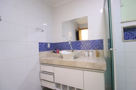 Casa de condomínio à venda com 250m², 3 quartos e 2 vagasBanheiro social 2