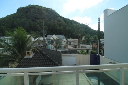Casa de condomínio à venda com 250m², 3 quartos e 2 vagasQuarto 2 - Vista