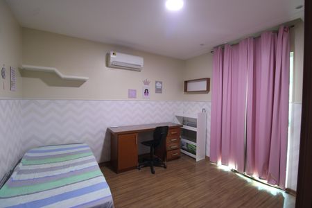 Casa de condomínio à venda com 250m², 3 quartos e 2 vagasQuarto 2
