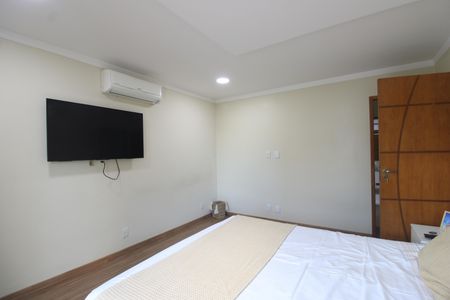 Casa de condomínio à venda com 250m², 3 quartos e 2 vagasSuíte