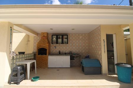 Casa de condomínio à venda com 250m², 3 quartos e 2 vagasQuintal - Churrasqueira 