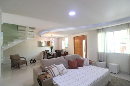 Casa de condomínio à venda com 250m², 3 quartos e 2 vagasSala