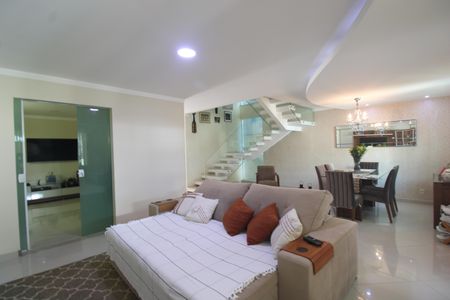 Casa de condomínio à venda com 250m², 3 quartos e 2 vagasSala