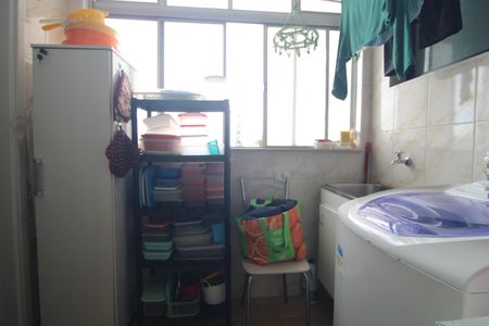 Apartamento à venda com 77m², 2 quartos e 2 vagasLavanderia