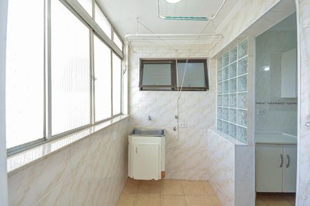 Apartamento à venda com 77m², 2 quartos e 2 vagas Apartamento à venda com 77m², 2 quartos e 2 vagasBanheiro de serviço
