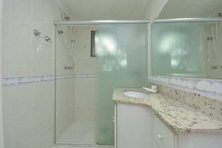 Apartamento à venda com 77m², 2 quartos e 2 vagas Apartamento à venda com 77m², 2 quartos e 2 vagasBanheiro social