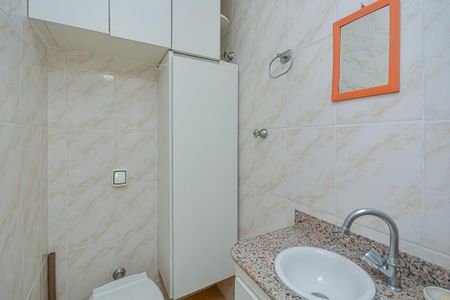 Apartamento à venda com 77m², 2 quartos e 2 vagas Apartamento à venda com 77m², 2 quartos e 2 vagasBanheiro de serviço