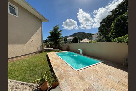 Casa de condomínio para alugar com 166m², 3 quartos e 2 vagas Casa de condomínio para alugar com 166m², 3 quartos e 2 vagasPiscina