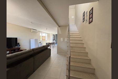 Casa de condomínio para alugar com 166m², 3 quartos e 2 vagas Casa de condomínio para alugar com 166m², 3 quartos e 2 vagasSala