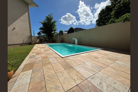 Casa de condomínio para alugar com 166m², 3 quartos e 2 vagas Casa de condomínio para alugar com 166m², 3 quartos e 2 vagasPiscina