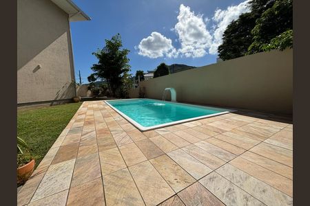 Casa de condomínio para alugar com 166m², 3 quartos e 2 vagas Casa de condomínio para alugar com 166m², 3 quartos e 2 vagasPiscina