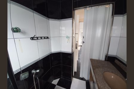 Banheiro de apartamento para alugar com 1 quarto, 43m² em Centro, São Vicente