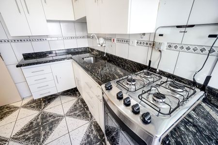Apartamento à venda com 60m², 2 quartos e 1 vagaPia e fogão