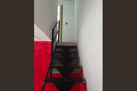Escada de casa de condomínio para alugar com 2 quartos, 58m² em Campo Alegre, Nova Iguaçu