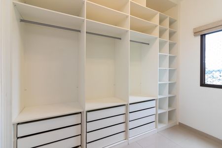 Apartamento para alugar com 84m², 4 quartos e 2 vagasQuarto 3 / Closet