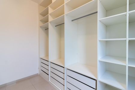 Apartamento para alugar com 84m², 4 quartos e 2 vagasQuarto 3 / Closet