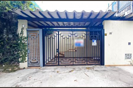 Casa para alugar com 120m², 2 quartos e 1 vaga Casa para alugar com 120m², 2 quartos e 1 vagaFachada + Plaquinha