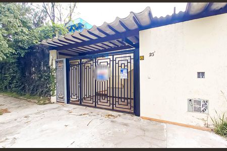 Casa para alugar com 120m², 2 quartos e 1 vaga Casa para alugar com 120m², 2 quartos e 1 vagaFachada + Plaquinha