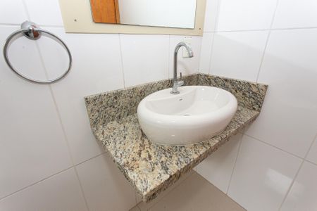 Casa de condomínio para alugar com 166m², 3 quartos e 3 vagasBanheiro da Suíte 2
