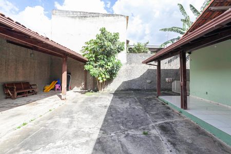 Casa à venda com 180m², 3 quartos e 2 vagas Casa à venda com 180m², 3 quartos e 2 vagasQuintal