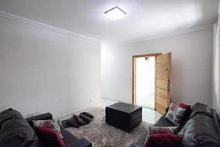 Casa à venda com 180m², 3 quartos e 2 vagasSala