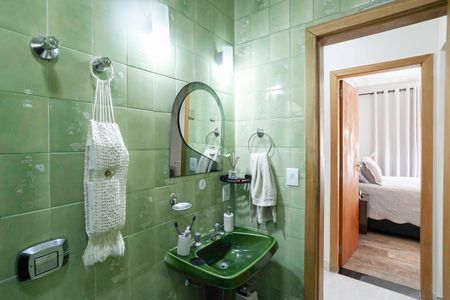 Casa à venda com 180m², 3 quartos e 2 vagas Casa à venda com 180m², 3 quartos e 2 vagasBanheiro social