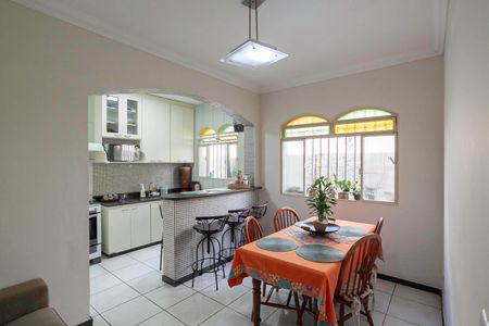 Casa à venda com 180m², 3 quartos e 2 vagasCopa