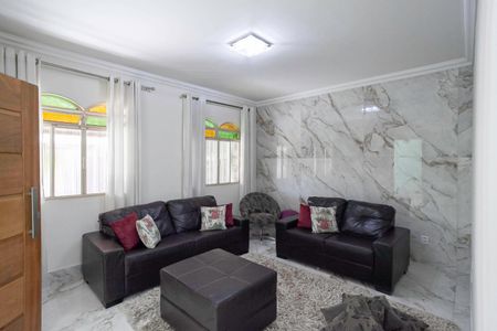 Casa à venda com 180m², 3 quartos e 2 vagasSala