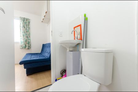 Banheiro de kitnet/studio para alugar com 1 quarto, 18m² em Jardim Jaragua, São Paulo