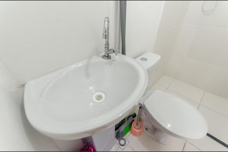 Banheiro de kitnet/studio para alugar com 1 quarto, 18m² em Jardim Jaragua, São Paulo